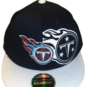 Tennessee Titans Mens Reebok Fitted hat Fits Head sizes of 6 7/8-7 1/4 New Nfl